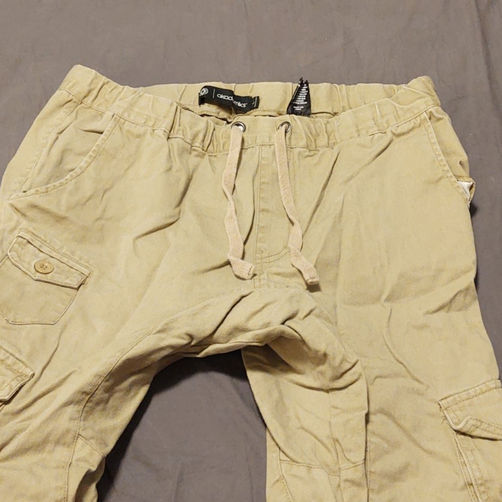akamiks khaki joggers
